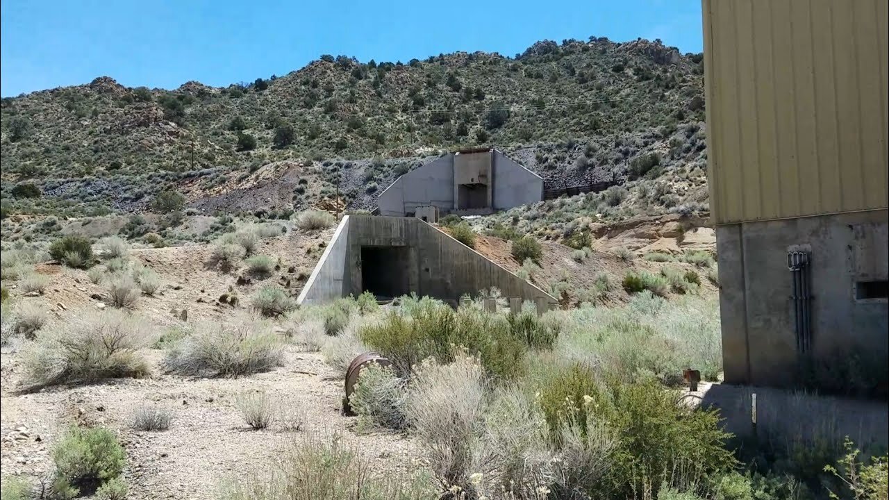 (AREA 51) ABANDONED COMPLEX, JET MANEUVERS