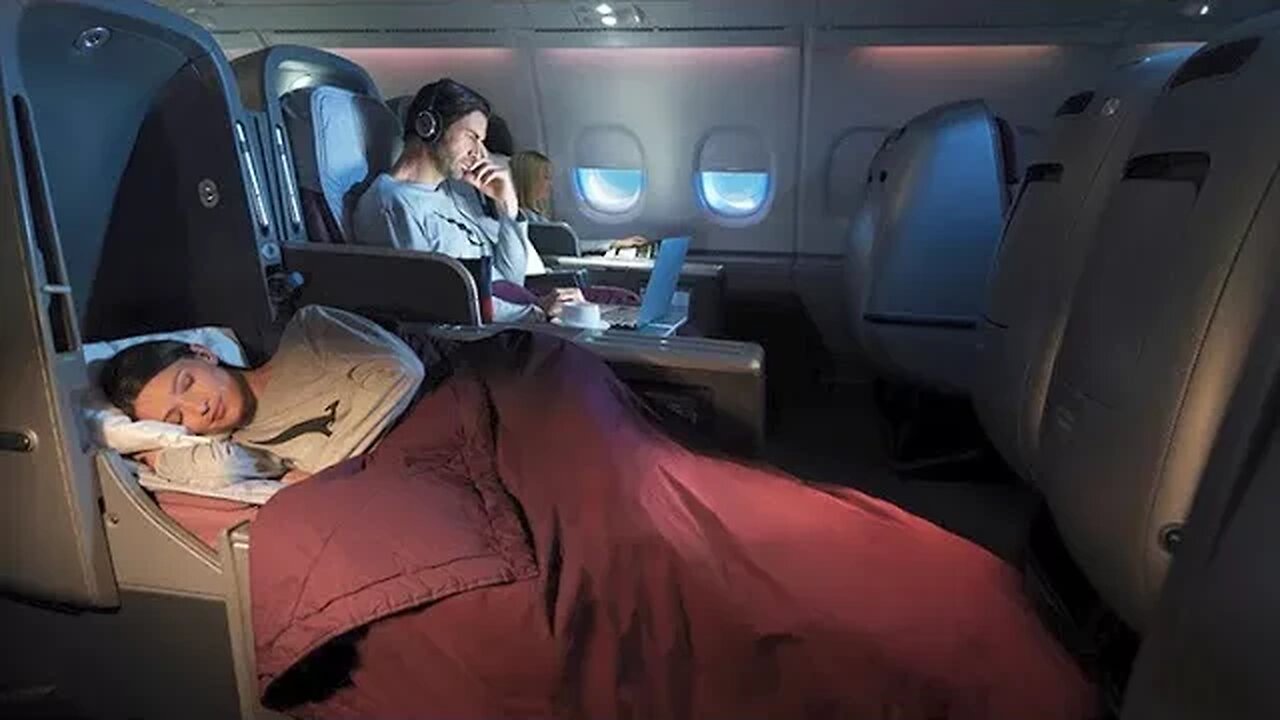 [QF118] Qantas BUSINESS CLASS | B747-400 Upper Deck Experience | HKG-SYD