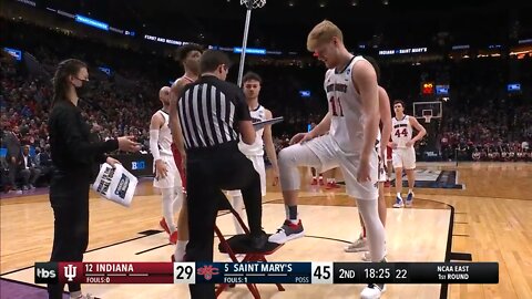 A university cheerleader grabs a stuck ball and gets a standing ovation