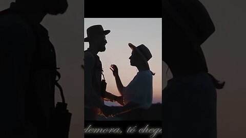 MOÇA BONITA APRESSA O PASSO