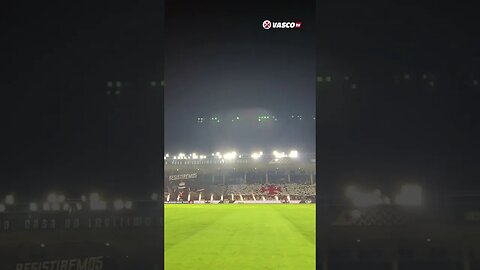 Vasco x Coritiba - Mosaico na entrada, festa da torcida e foguetório no reencontro com o Caldeirão