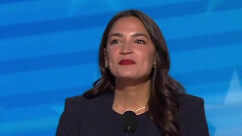 Alexandria Ocasio-Cortez brinda su apoyo a Harris y Walz en la primera noche de la convención
