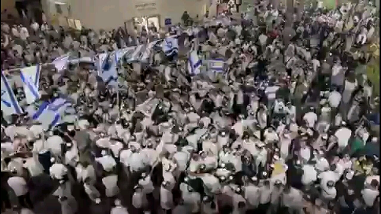 Jewish settlers dancing in Sderot over the massacres of Palestinians taking place now in Gaza. ⏬⏬