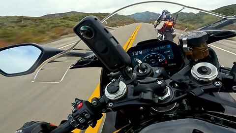 Chasing the Winter Chill: BMW S1000RR Speeds through the Canyon 2023