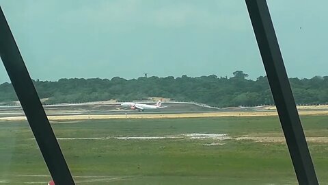 Boeing 737-800 PR-GUJ decola de Manaus para Boa Vista