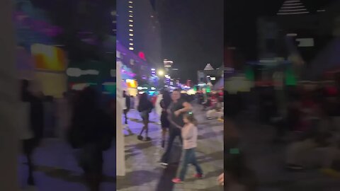 Franco de Montréal Night Crowd