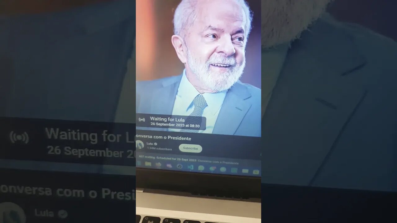 400 idiotas na live do conversa com presidente e 5 minutos de atraso... nem pontual esse bandido 🐙🐙🐙