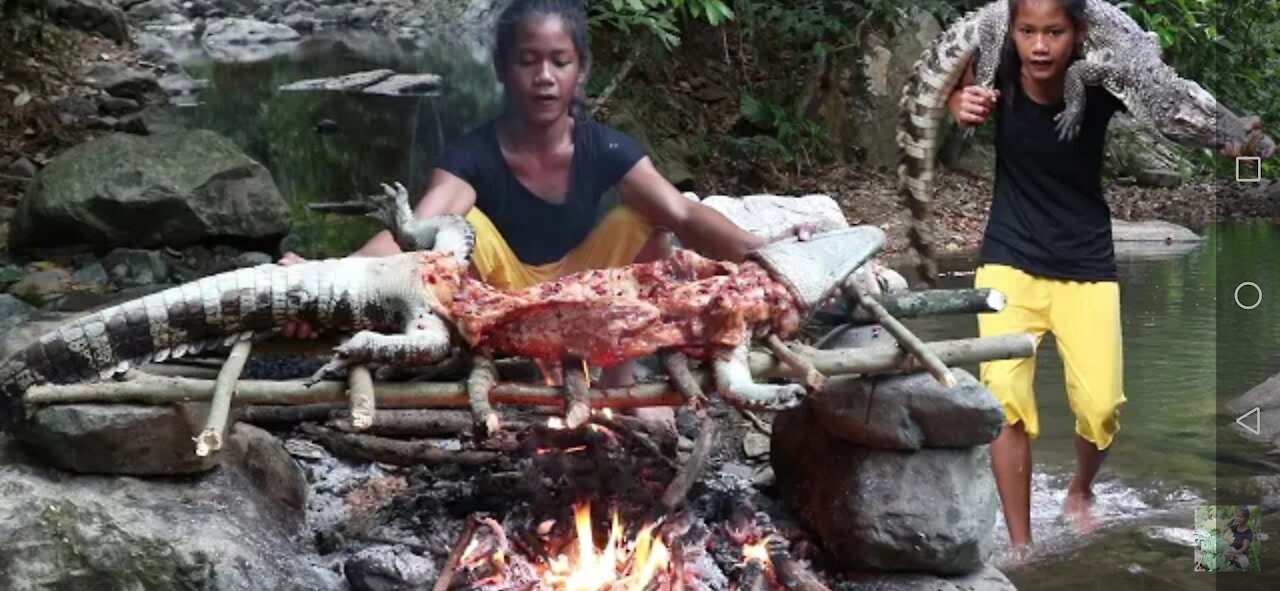 Amazing Girl Hunt a Crocodile and Cook it