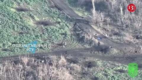 Unique shots from Ukraine: Ukrainian artillery fires at Russian soldiers