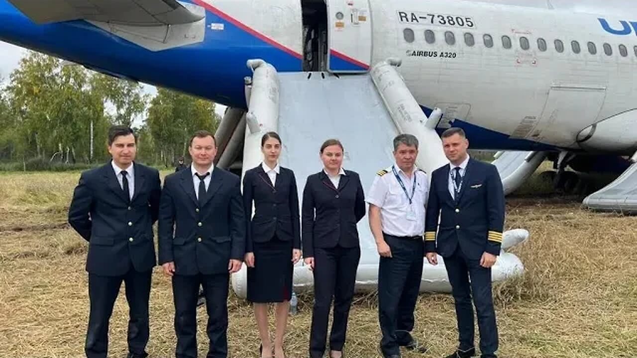 Airbus A320 RA-73805 Ural Airlines fez pouso de emergência na grama