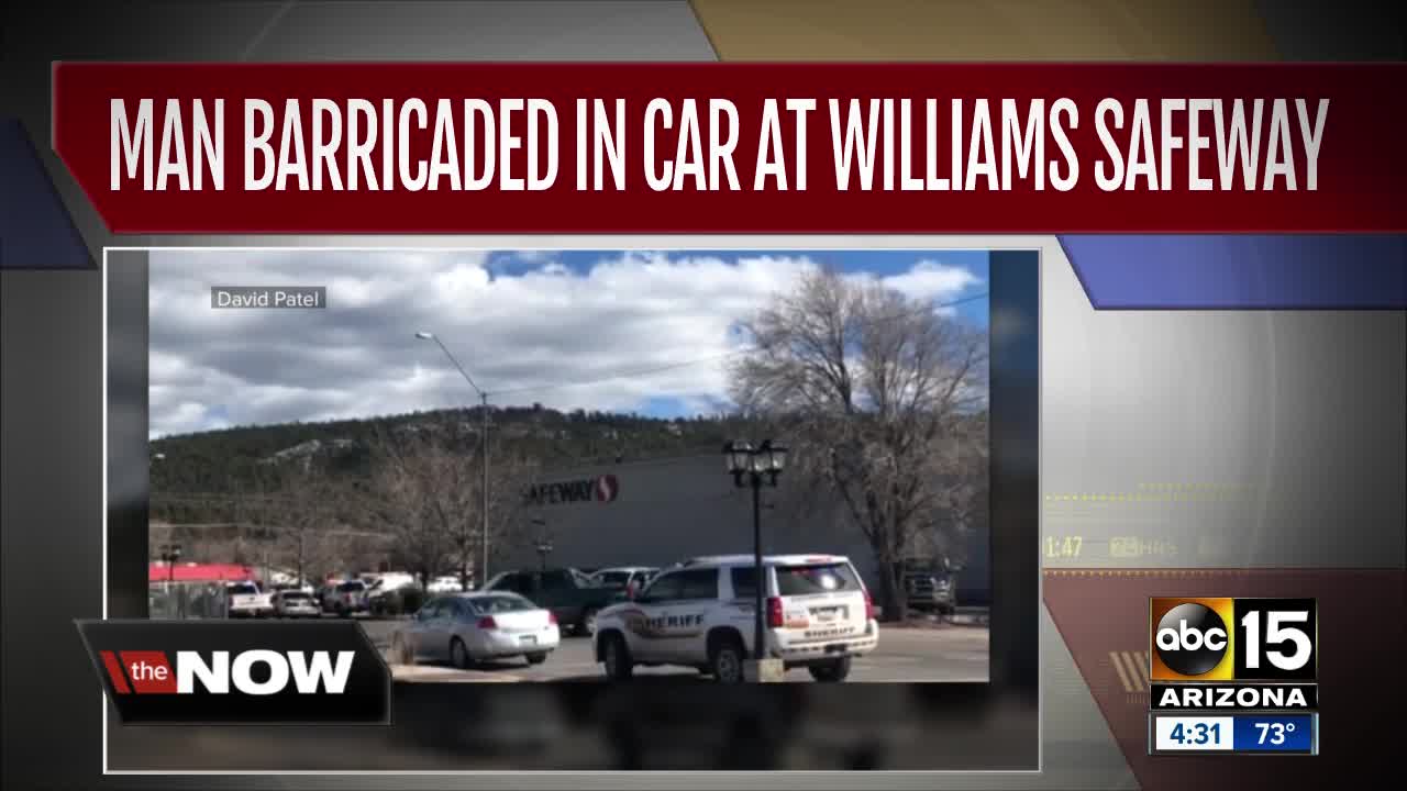 Man barricaded in car at Safeway in Williams