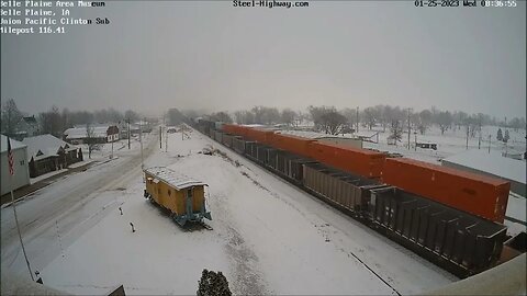 EB Intermodal meets WB Manifest at Belle Plaine, IA on January 25, 2023