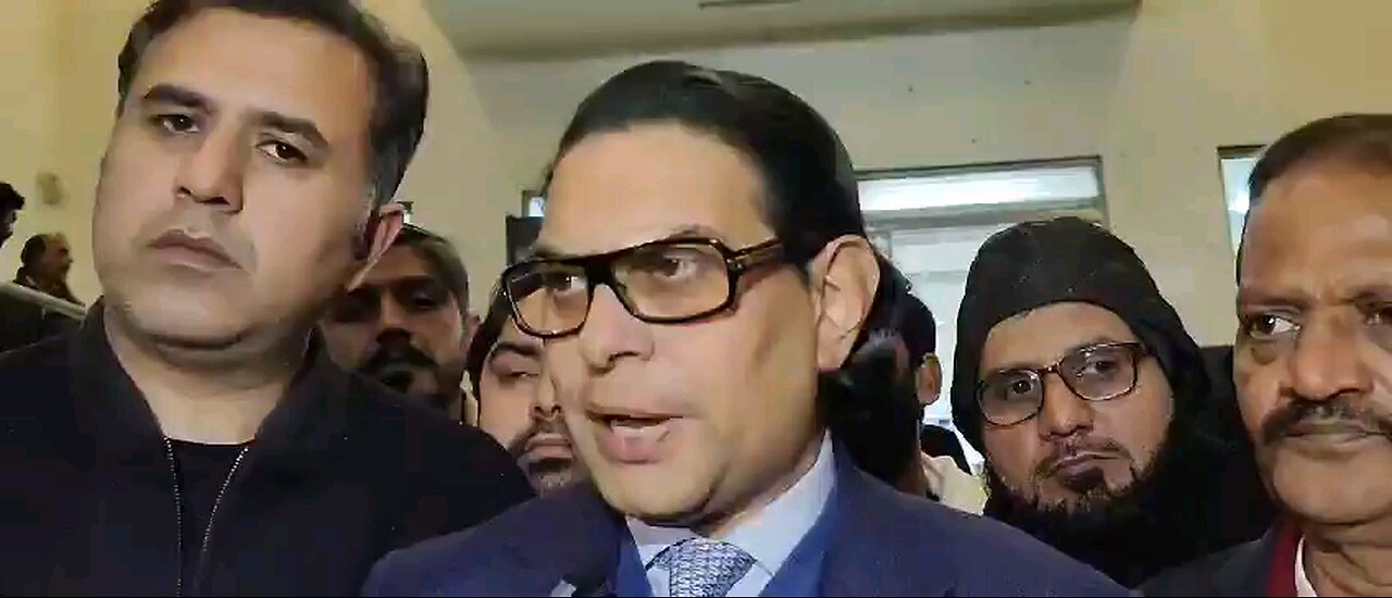 سلمان اکرم راجہ جرنل ہسپتال میں احمد شاہ کی عیادت کے بعد میڈیا سے گفتگو کرتے ہوئے