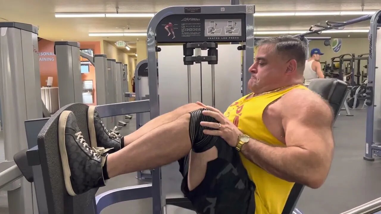 Crypto Hulk Max Out LifeFitness Leg Press 25 reps. Got it!!