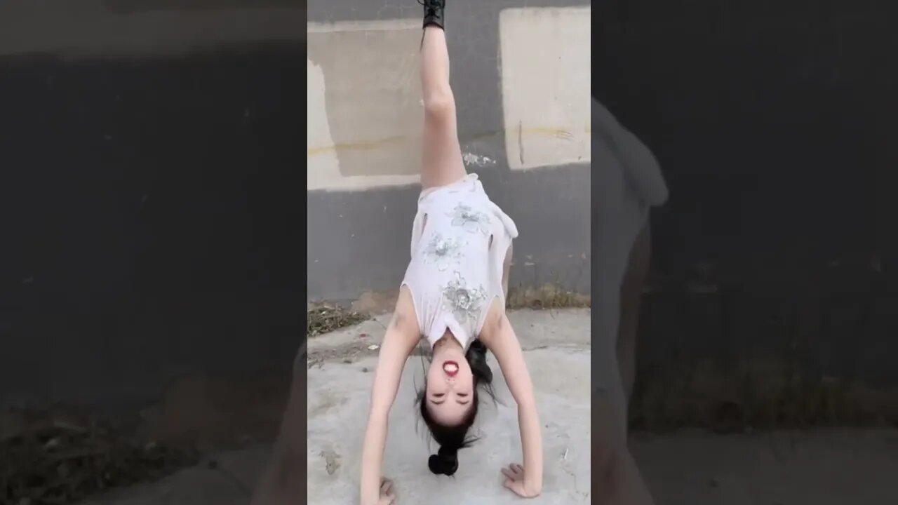 Chinese Girl In The Village Has Great Gymnastic Abilities