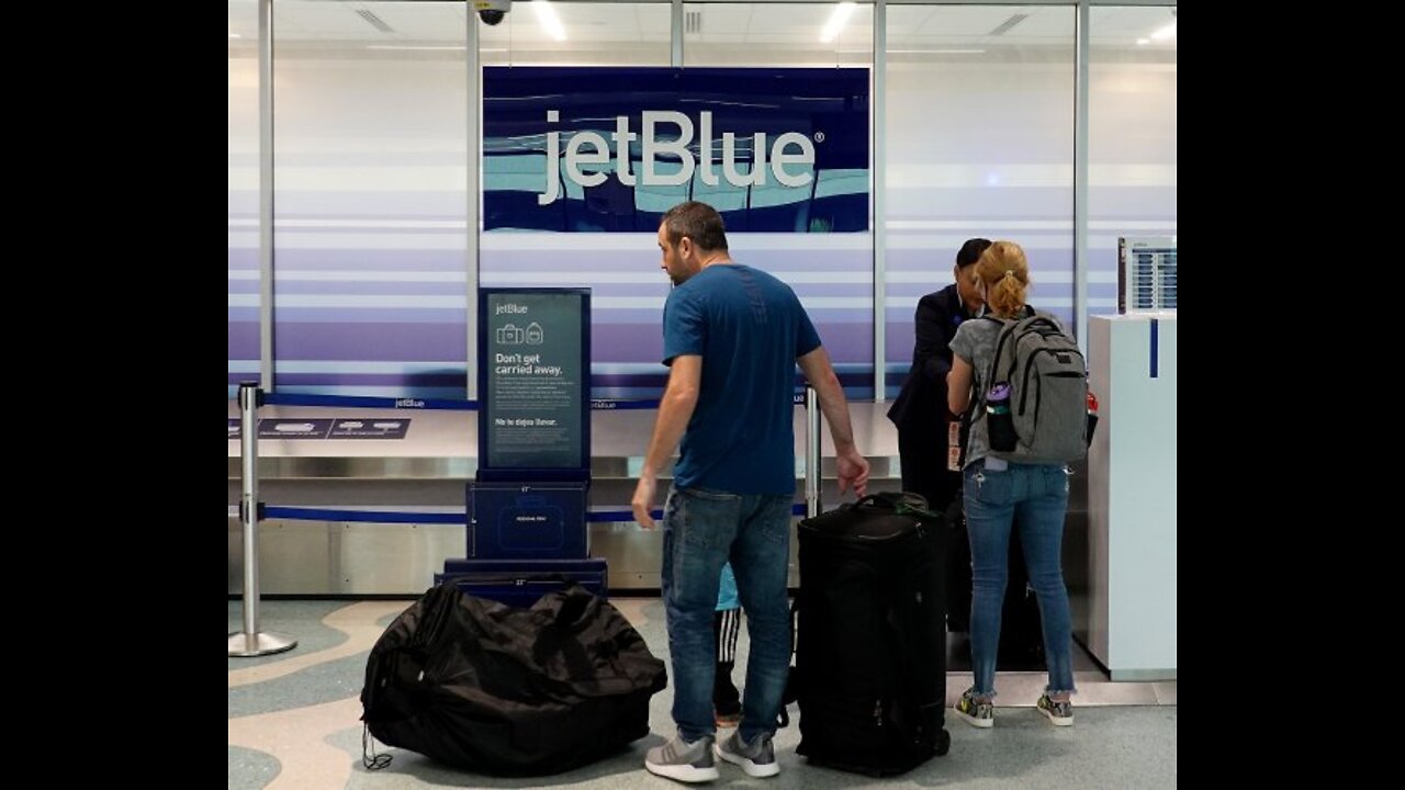 Warren Calls on DOT to Stop JetBlue's Spirit Purchase