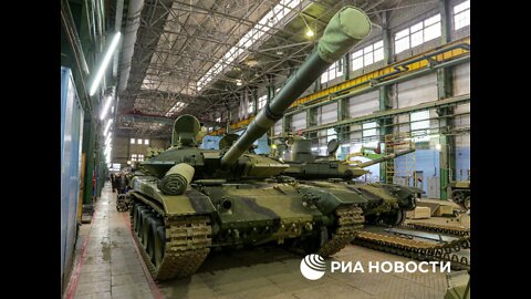 🇷🇺 More footage of the newest T-90M "Proryv" tanks sent from Uralvagonzavod to the troops