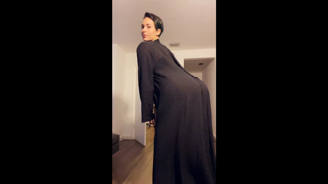 Zahra Elise Twerking in Robe