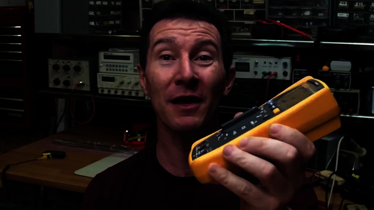 EEVblog #60 - Fluke 117 Multimeter Review and Teardown