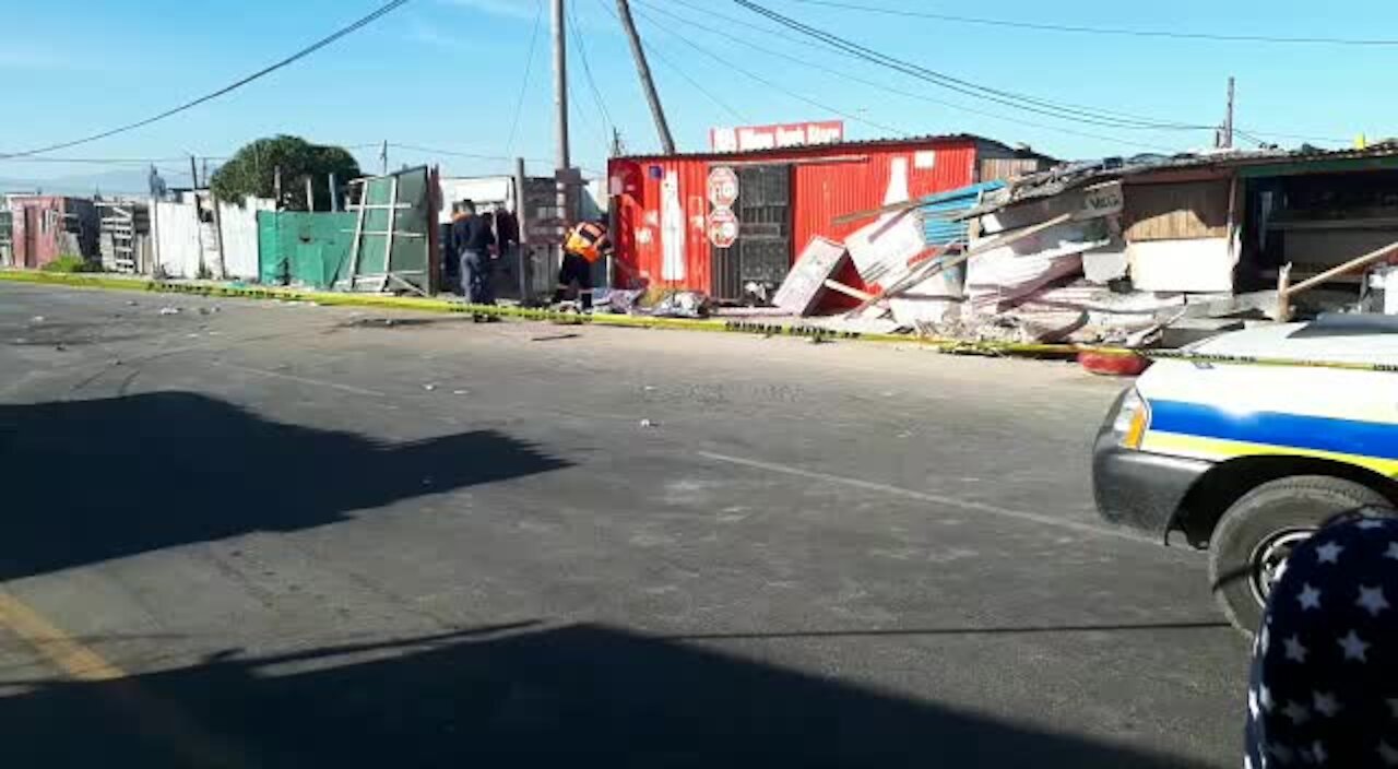 SOUTH AFRICA - Cape Town - Khayelitsha accident (Video) (FrU)