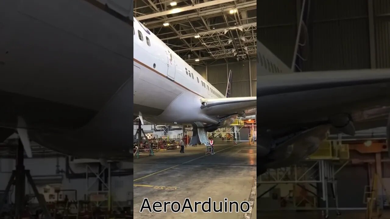 Saw Legendary #B757 As #Flying In Hangar With Landing Gear Swing #Aviation #AeroArduino