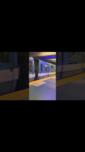 Full pack Montréal metro passenger