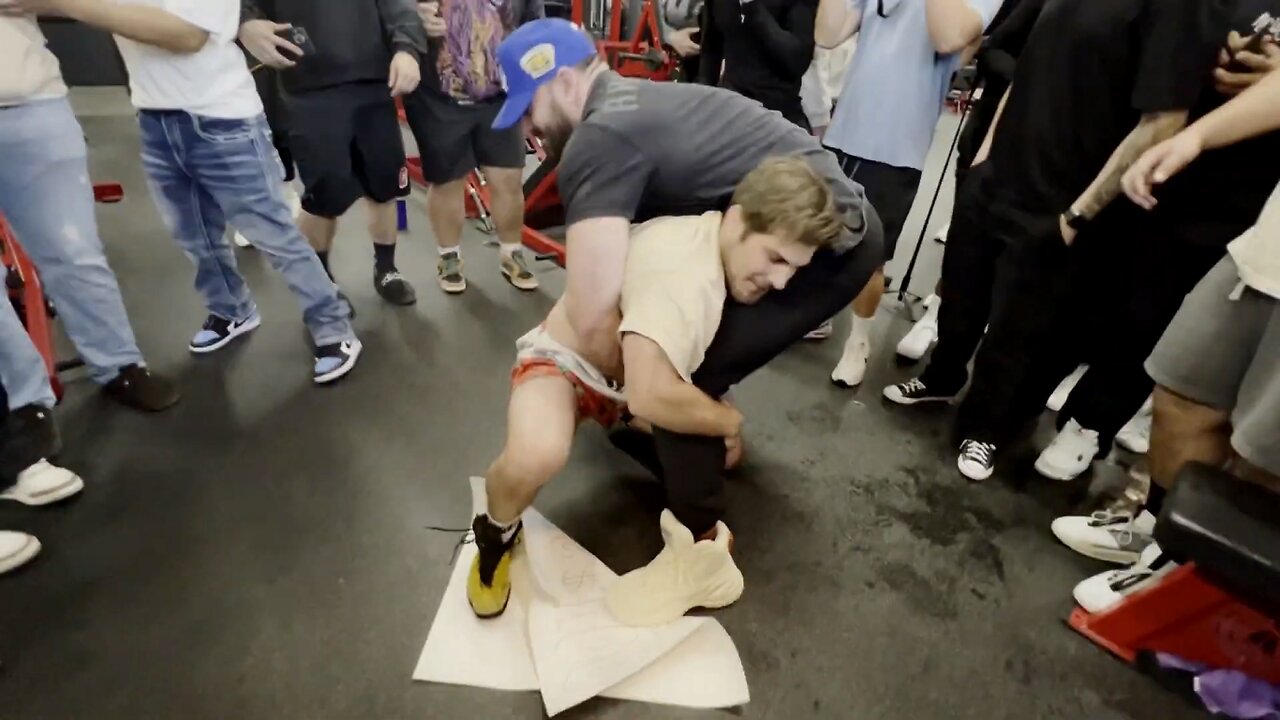 '260' Bradley Martyn Taken Down by Man Half His Size