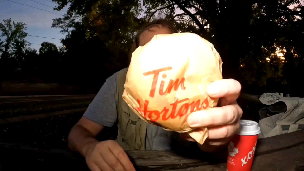 TiM Hortons B.E.L.T Breakfast Sandwich + Pumpkin spice latte Review Canada