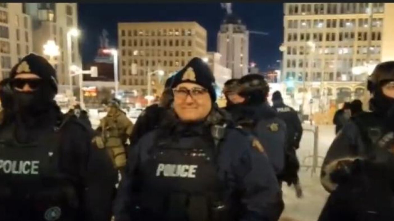 Ottawa Police officer smirks when told someone died at the protest earlier