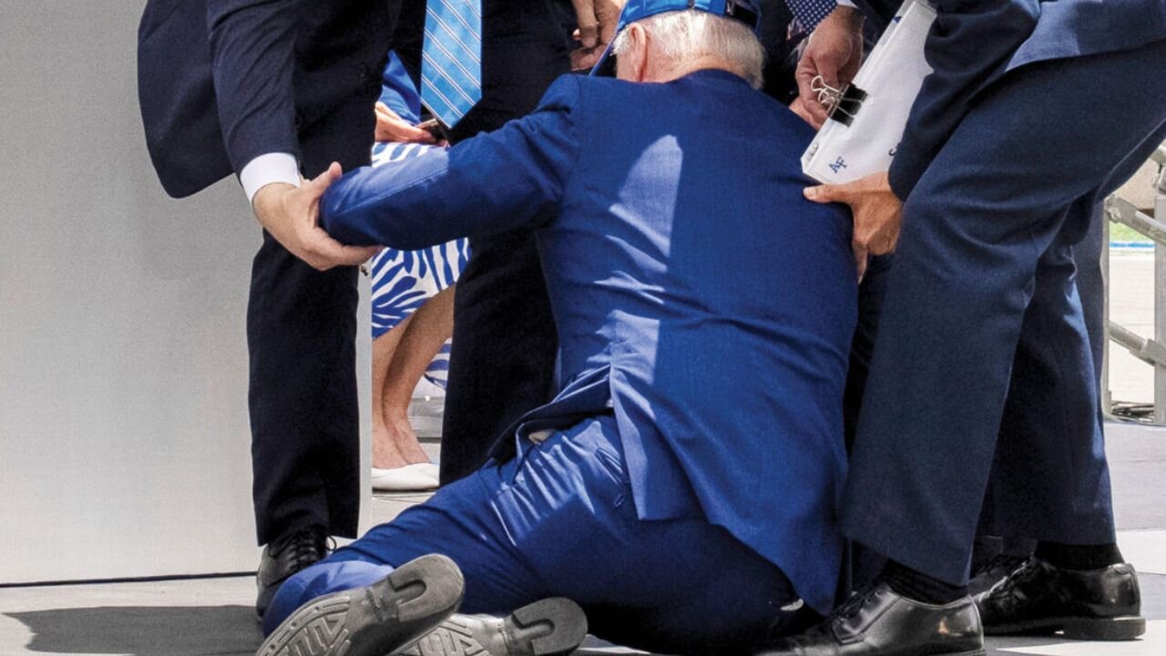 Biden Collapse During Speech - White House In Panic