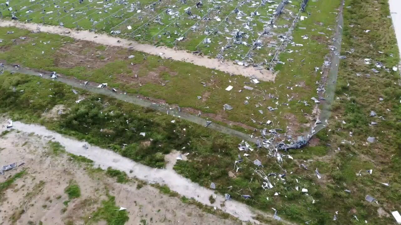 O Furacão produziu mais de 100 tornados num único dia, recorde para a Flórida.