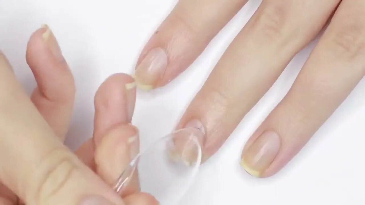 10 ACTUALLY Helpful Tips for People That Are Horrible At Painting Nails