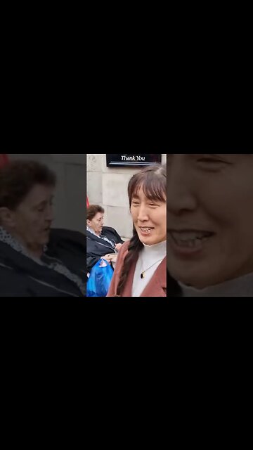 Horse probing tourist #horseguardsparade