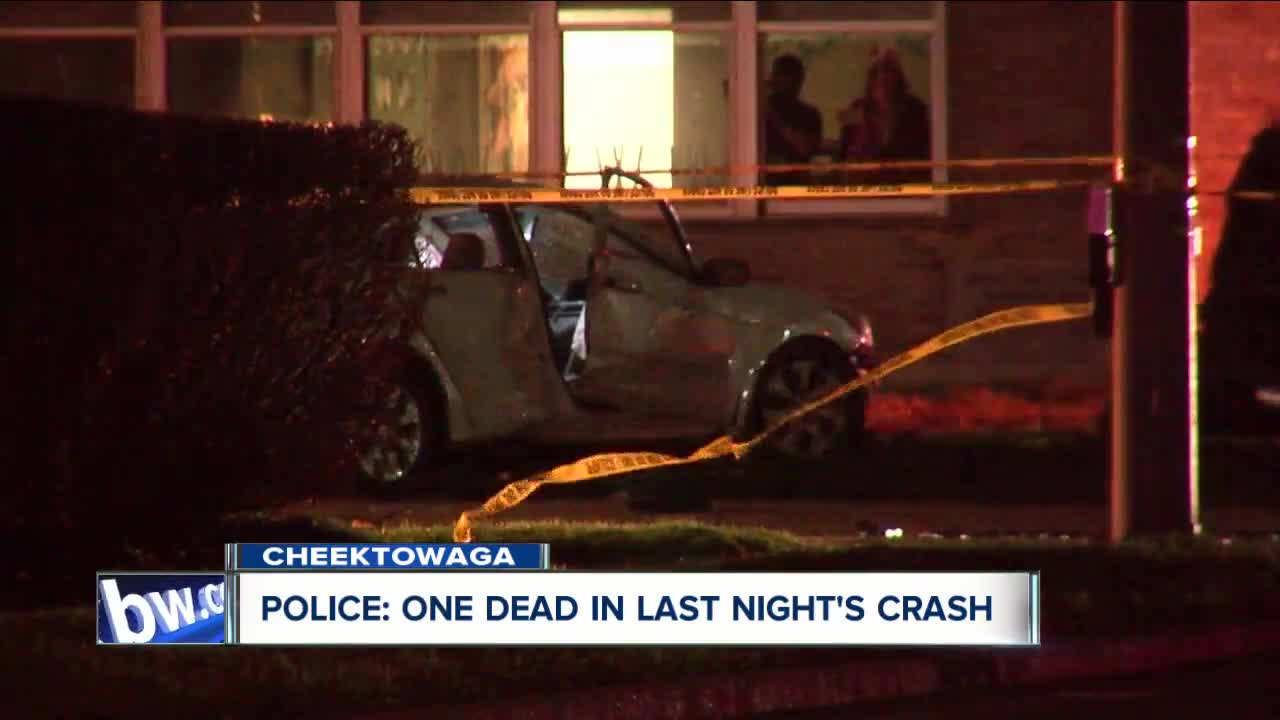 21-year-old woman dead after Cheektowaga crash