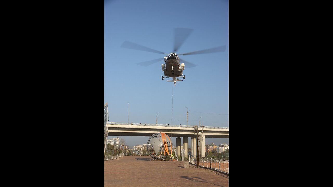 "The Planet of Love" was installed with the help of a Mil Mi-8AMT helicopter