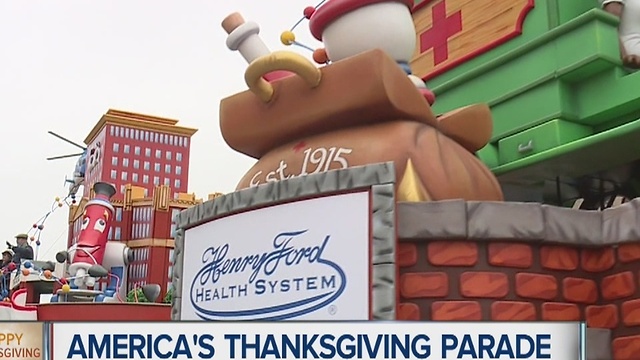 Thanksgiving parade delights thousands