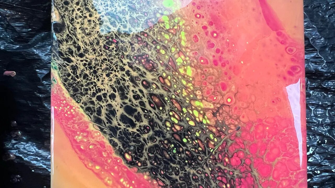 Super beautiful swipe! #acrylicpouring