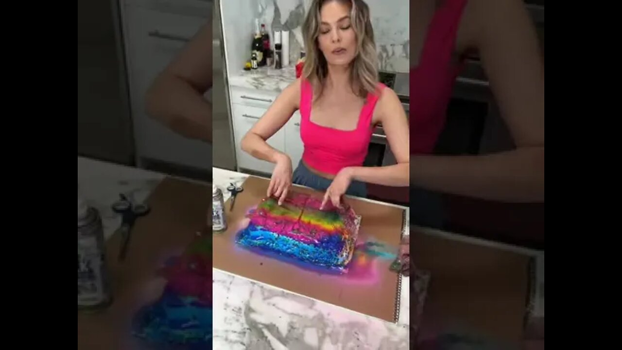 Spray Painting A Cake Turns it Gourmet …