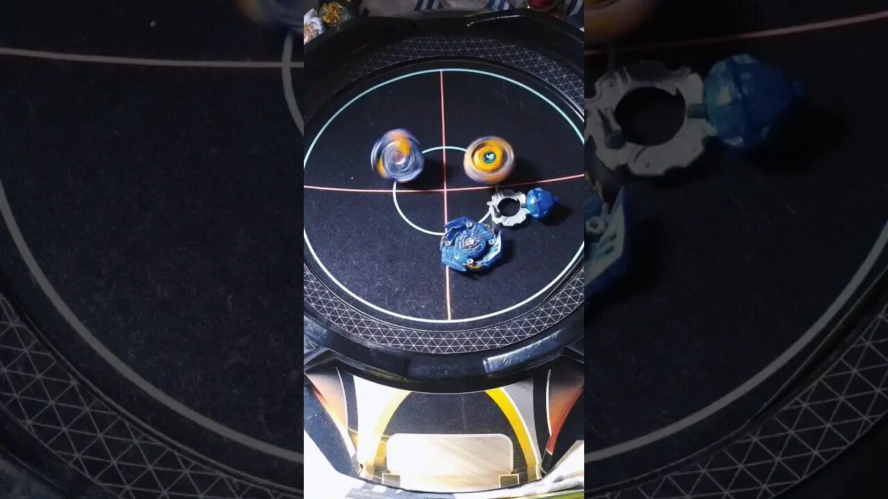 fafnir contra 2 valtryek #batalhadebeyblade #beybladeburst #beyblade