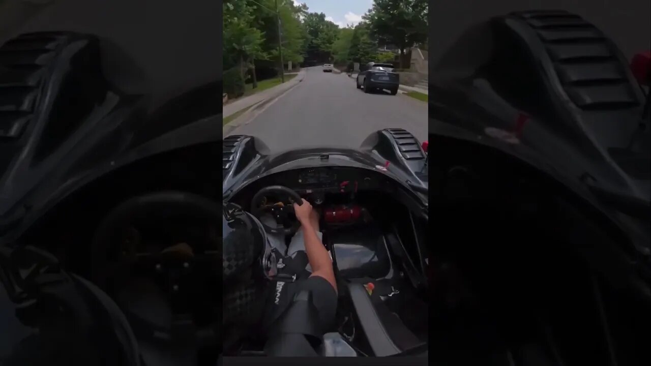 Street racing in a #radicalsr3