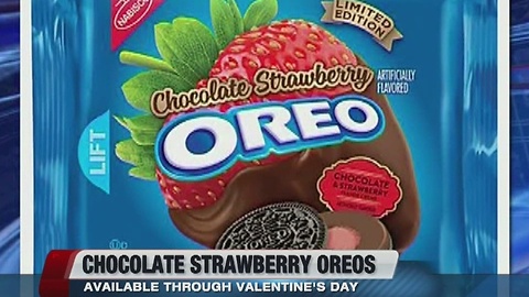 Chocolate-Strawberry Oreos