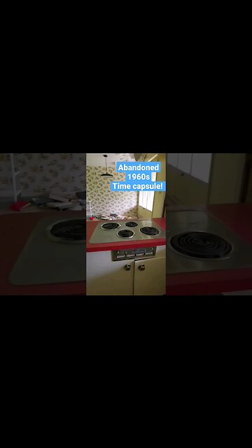 Exploring a Huge Abandoned 1960's Bungalow Time Capsule!