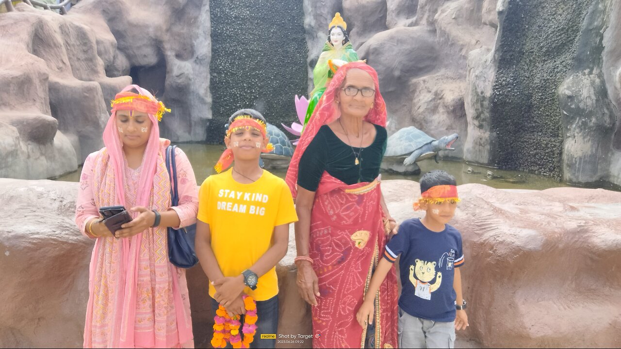 Vaishno Devi Maa Darshan with my Grandmother! वैष्णो देवी माता के दर्शन दादी मां के साथ!