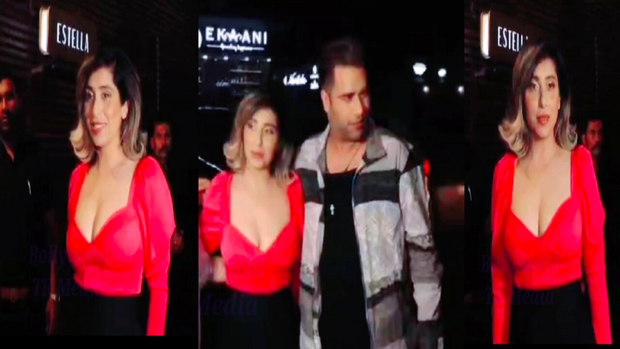 Baapre Baap Yeh Kya Neha Bhasin Flaunts Heruge Bombastic Cleavage In Open Dress😱😍Rajiv Farewell