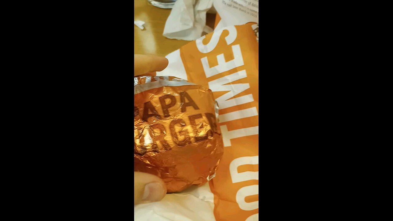I'm eating my papa burger 🤤🍔 arnolds Park
