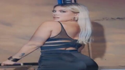 Wanda Nara poses in low cut top in sexy snap after Mauro Icardi hints they are back together