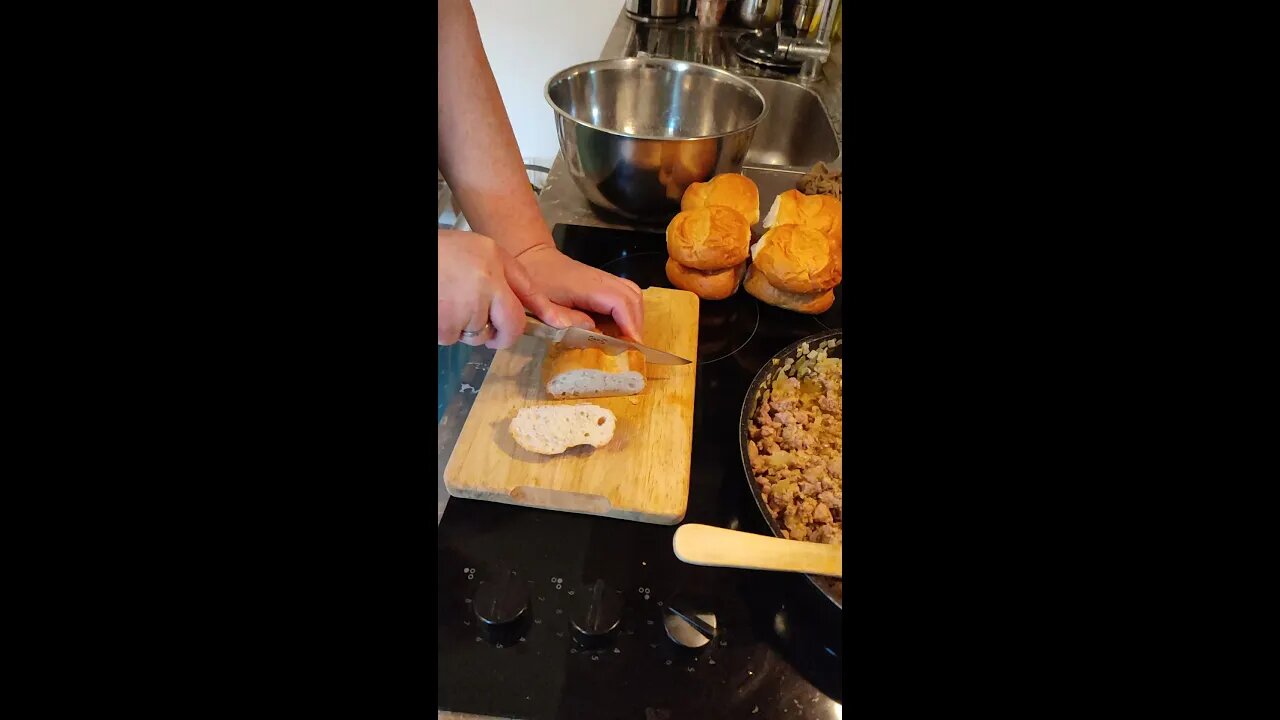 How to cook with old bread: Bread and minced meat casserole