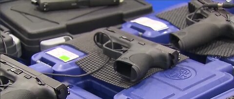 Feds allow drive up gun sales amid virus