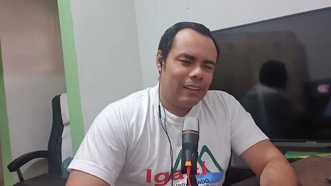 Randolfe vira motivo de piada na internet após tentar lacrar em foto com vacina!