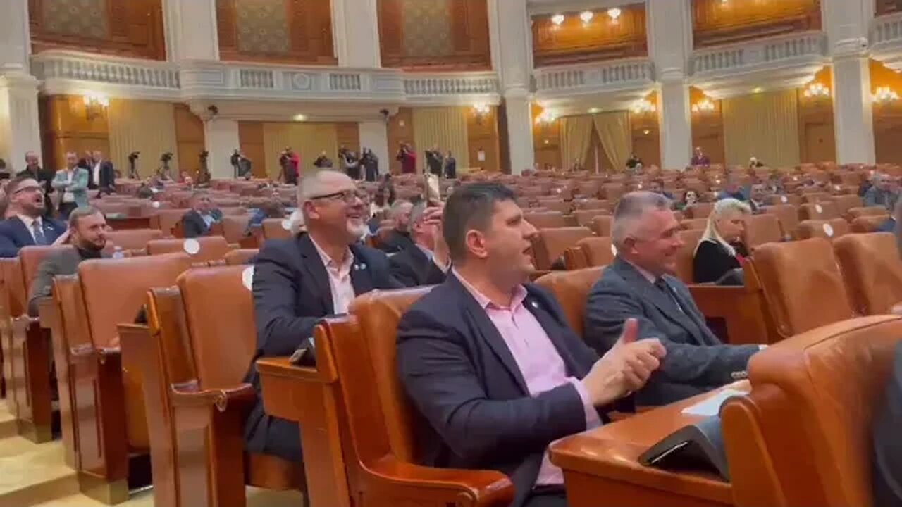 Partidul "de dreapta" AUR scandand numele dictatorului comunist Nicolae Ceausescu